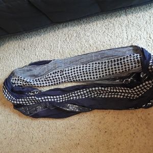 Jennifer Lopez infinity scarf